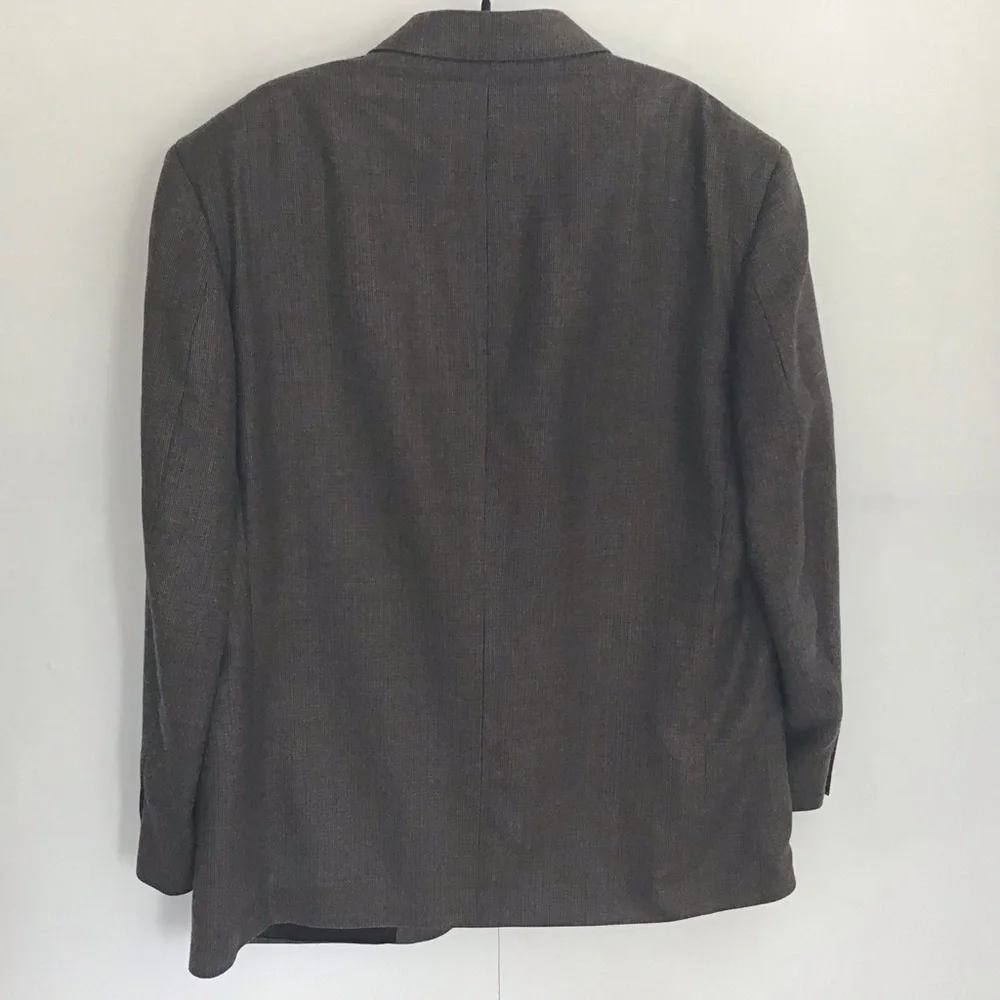 Silk and wool blend two button Versini sports coat Size 42 Short